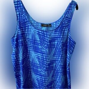 Ladies Apt 9 Sleeveless tank/blouse. 2-tone blue. Large. Rounded hem. Looks new